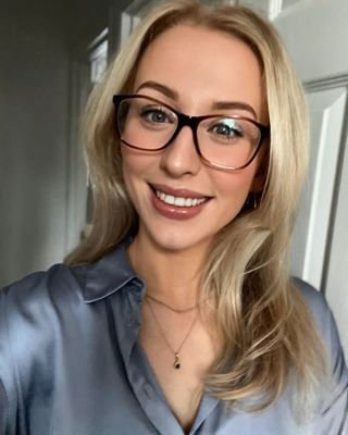 Photo of Dr Abbie Barnes, Psychologist, PsychD, HCPC - Clin. Psych.