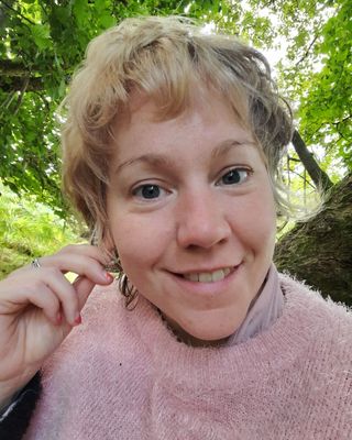 Photo of Sj Paynter - Eight Art Therapy , Psychotherapist, MA, HCPC-Art Therap.