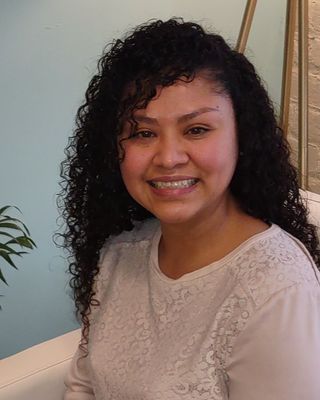 Photo of Lorena Cruz, LLMSW, Pre-Licensed Professional