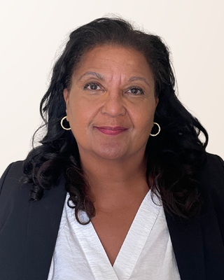 Photo of Rayella Louise McEwen, Registered Psychotherapist (Qualifying), BA, MACP