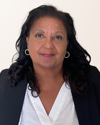 Photo of Rayella Louise McEwen, Registered Psychotherapist (Qualifying), BA, MACP