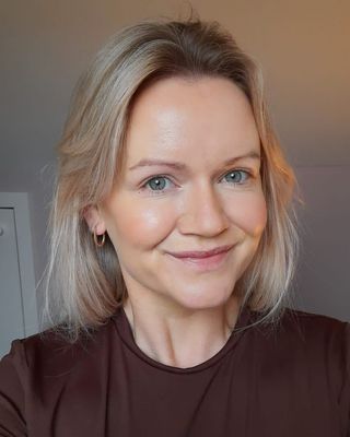 Photo of Elaine Reynolds, Psychotherapist, Pre-Accredited Member IACP