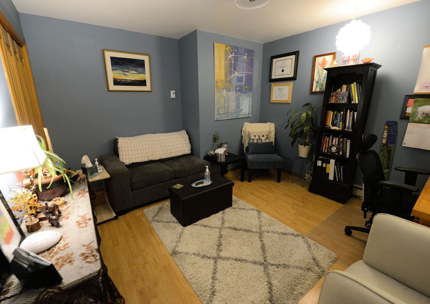 Gallery Photo of Kelly Breau Counselling therapy room.