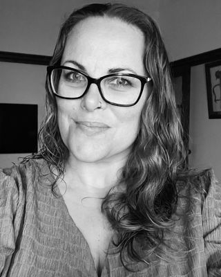 Photo of Niki Pearson - Wildflower Therapies - Niki Pearson, Art Therapist, Psychotherapist, AThR