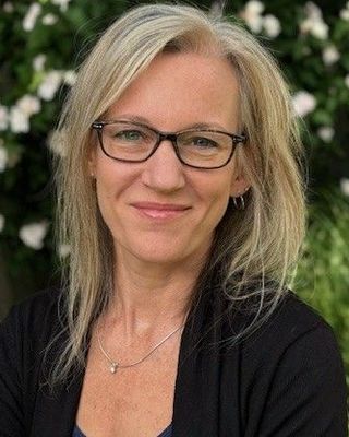 Photo of Stephanie Carter, Registered Psychotherapist (Qualifying), MBA, MACP