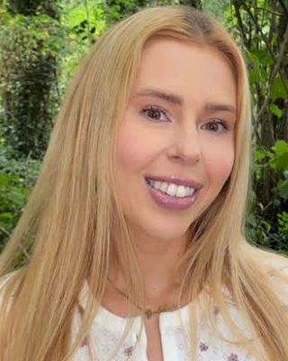 Photo of Lauren McCreanney, Counsellor, MSc, MBACP