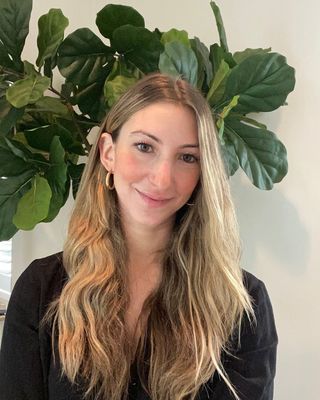 Photo of Arielle Derhy, Marriage & Family Therapist, MA, LMFT