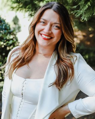 Photo of Alexa Walker, Pre-Licensed Professional, MSW, HMCC