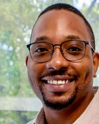 Photo of Olushola Lawal, Clinical Social Work/Therapist