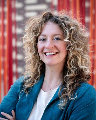 Photo of Aly Warren, Pre-Licensed Professional, MSW, LSW, MEd