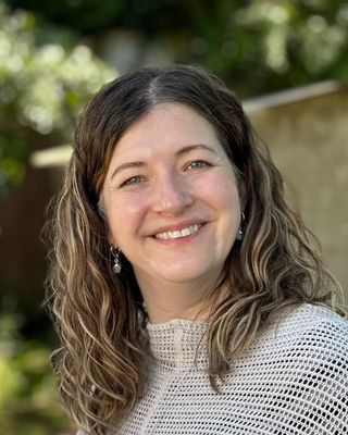 Photo of Lindsay Buchanan - Enowi Psychotherapy, MA