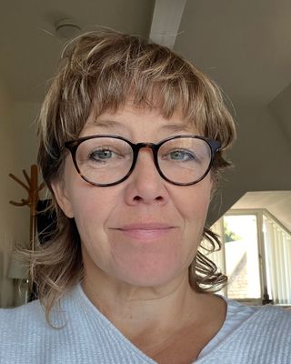 Photo of Becky Williams, Psychotherapist, MSc, MUKCP