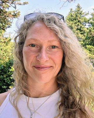 Photo of Rosalind Pilcher, Psychotherapist, MSc, UKCP Trainee