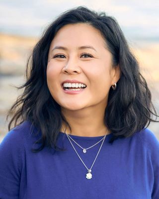 Photo of Yollanda Zhang, Registered Psychotherapist (Qualifying)