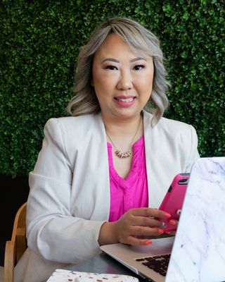 Photo of Vera Cheng, Registered Social Worker in Downtown, Toronto, ON