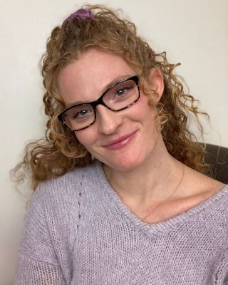 Photo of Hana Inglis, Registered Psychotherapist (Qualifying) in Toronto, ON