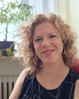 Photo of Lindsay Clarke, Art Therapist, MA, ATR, RCAT, CCC