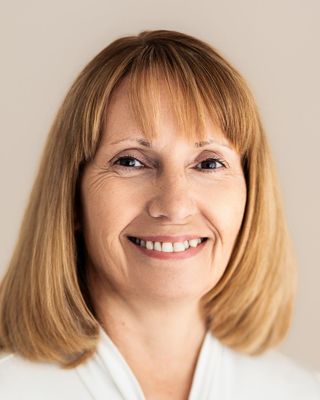 Photo of Lynne Douglas, Psychotherapist, MBABCP