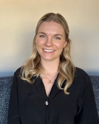 Photo of Hattie Warner, Psychotherapist, MSc, MBABCP