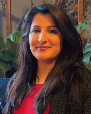Photo of Faiza Abbasi, Psychotherapist, MBACP