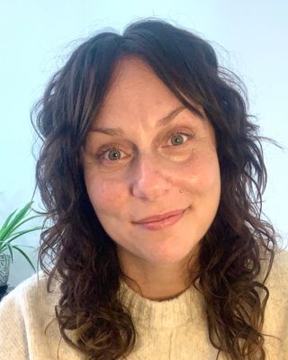 Photo of Karen Bovencamp, Registered Psychotherapist (Qualifying), MACP, CCC, CT