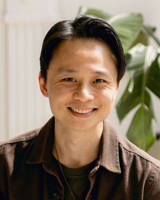 Photo of Harry Au, Registered Social Worker, MSW, RSW