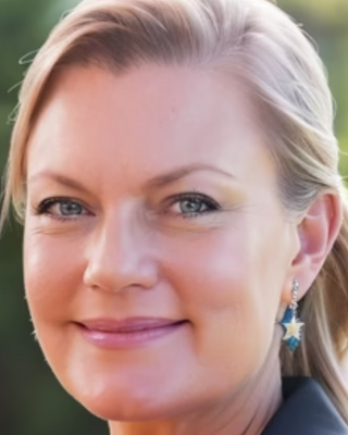 Photo of Julia Dee, Licensed Professional Clinical Counselor , LPCC