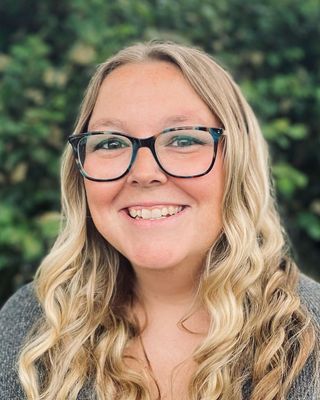 Photo of Ashley Ferraccioli, Registered Psychotherapist (Qualifying), MA