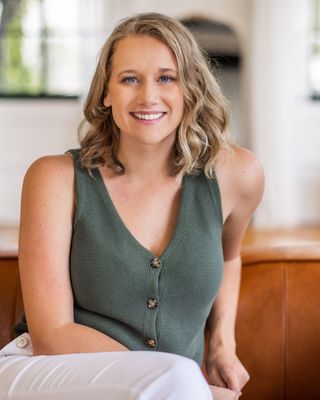 Photo of Nicole Lyon, Counselor, LPC, MAMFT