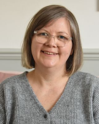 Photo of Dr Lizzie Piper, Psychologist, PsychD, HCPC - Clin. Psych.