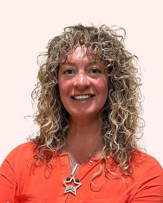 Photo of Aly Warren, Licensed Social Worker, LSW, MSW