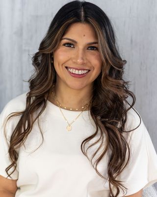 Photo of Natali Guzman, Clinical Social Work/Therapist, MSW, LICSW