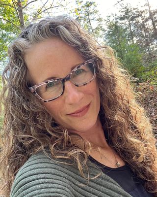 Photo of Julie Tomlinson, MSW, SEII, RYT
