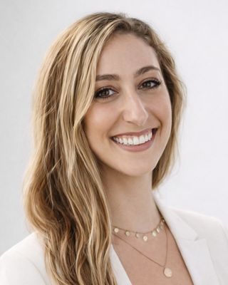 Photo of Erica Laks, Marriage & Family Therapist, LMFT