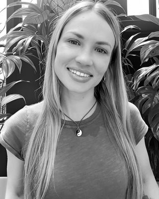 Photo of Jules Flora, Pre-Licensed Professional