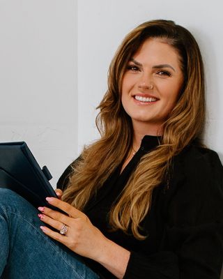Photo of Shelby Stewart, Marriage & Family Therapist, LMFT, APCC