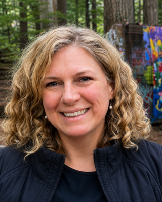 Photo of Jessica Pauls, Art Therapist, BA, BEd, DVATI