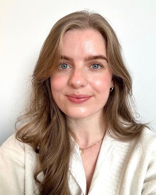 Photo of Dr Becca Loftus, Psychologist, PsychD, HCPC - Clin. Psych.