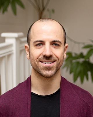 Photo of Noe Khalfa, Pre-Licensed Professional