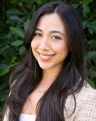 Photo of Nicola Anavim, Pre-Licensed Professional, LMFT
