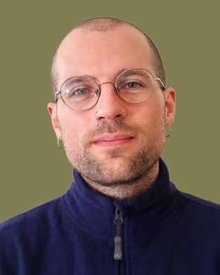 Photo of Oliver Richards, Psychotherapist, MBACP