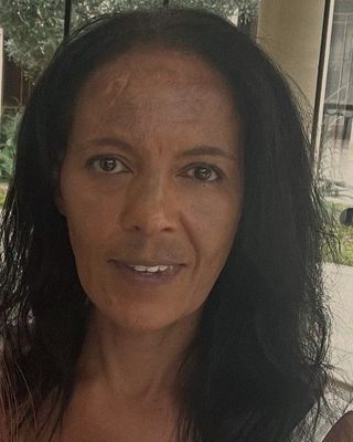 Photo of Isabell Thomas, Psychotherapist, MA, MBACP Accred