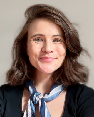 Photo of Dr Emily Samuels, Psychologist, PsychD, HCPC - Clin. Psych.