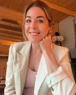 Photo of Anna-Louise Wrigley, Psychotherapist, MA, HCPC-Art Therap.