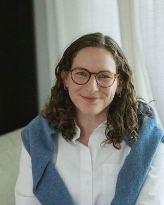 Photo of Lilly Magid, Psychologist, PsyD, PMHC