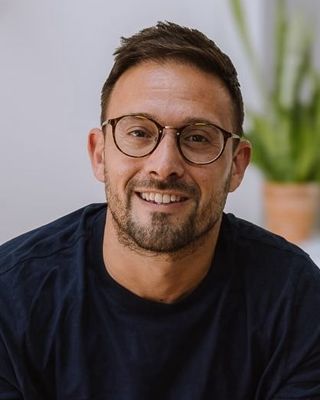 Photo of Dr Daniel Jolles, Counsellor, PhD, MBACP