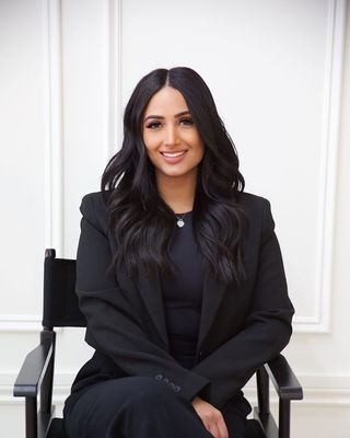 Photo of Navreen Dhillon, Clinical Social Work/Therapist, MSW, RSW, LLMSW