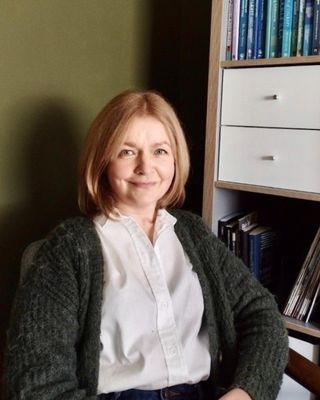 Photo of Lisa Kavanagh, Psychotherapist, MBACP Accred