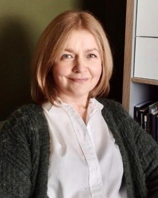 Photo of Lisa Kavanagh, Psychotherapist, MBACP Accred