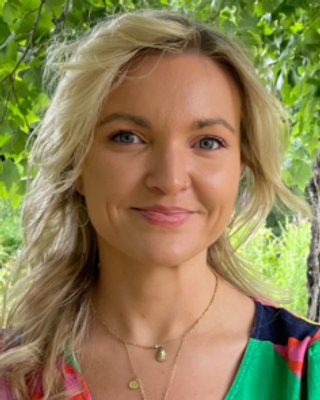 Photo of Nicole Lenihan, Psychotherapist, MA, HCPC-Art Therap.